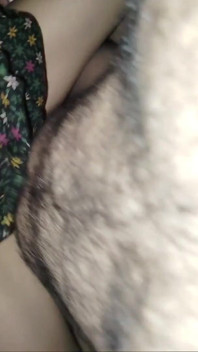 Knullade hennes tajta fitta med en tjock kuk gnuggade hennes klitoris