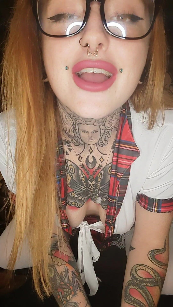 Yourfavecumslut: Giantess eski erkek arkadaşını sikiyor ve sapıklık yapıyor