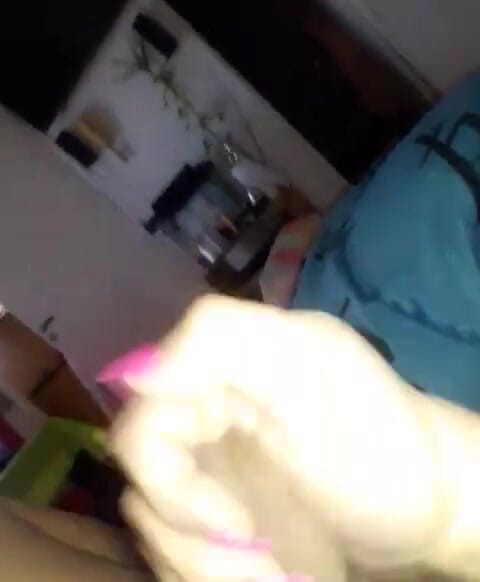 Nikki Montero: "Je branle ma bite en vacances !"