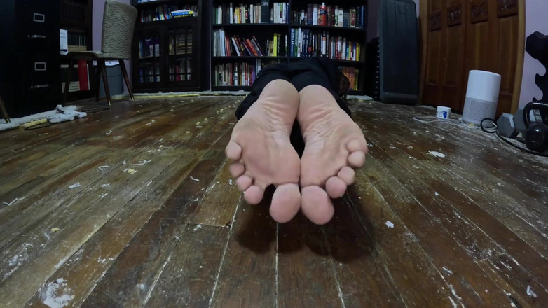 Mr Dimples: मास्टर आपको अपने तलवों पर वीर्य निकालता है - पैर हिलाने के निर्देश