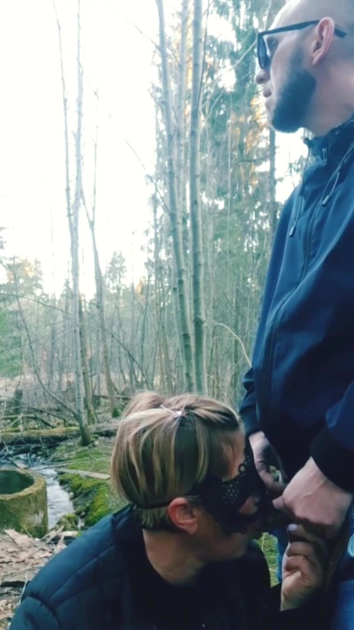 Crazyfamily 1970: Mẹ kế bú cu tôi trong rừng