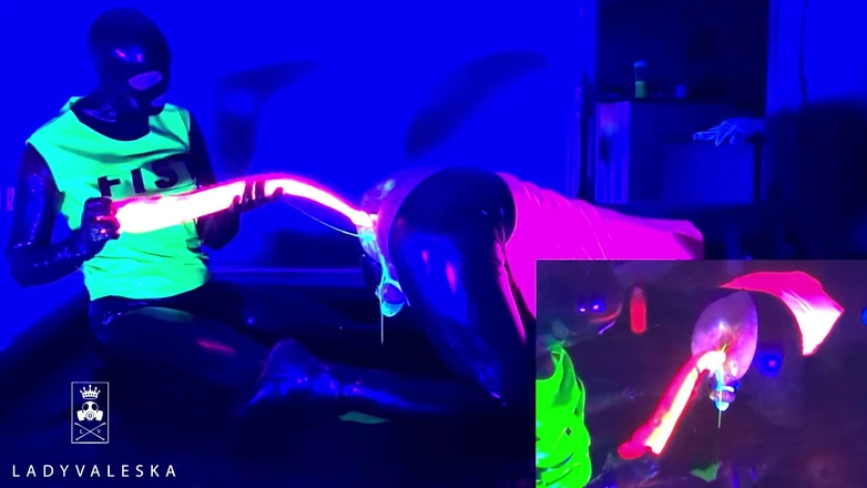 Lady Valeska: Uv fetisch ficken