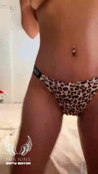 Latina Brasileira Meianins Solo Se Masturba E Espirra Como Uma Fonte