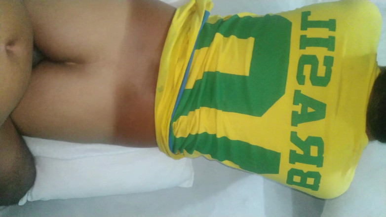 MiguellTrajano: Grote pikspeler kwam binnen zonder te vragen en bevruchte de...