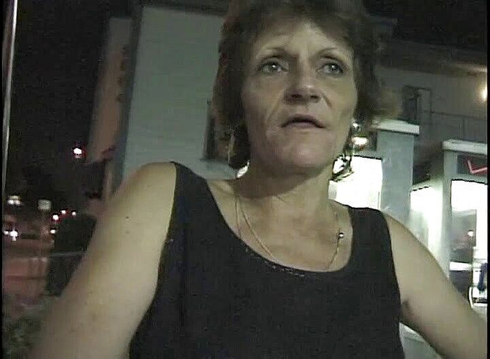 Granny X: 2 cazzi per la nonna vogliosa