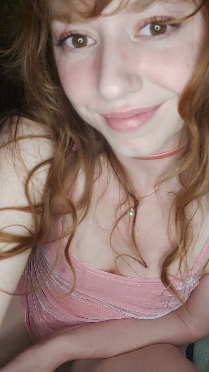 MandyFrizzle: Vestido rosa da buceta rosa