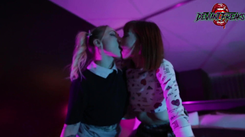 Deviant Freaks: Naughty collge girls anal threesome- BabySid, Alexa Nova, &amp; HellaSl00tz (Mr Smith)