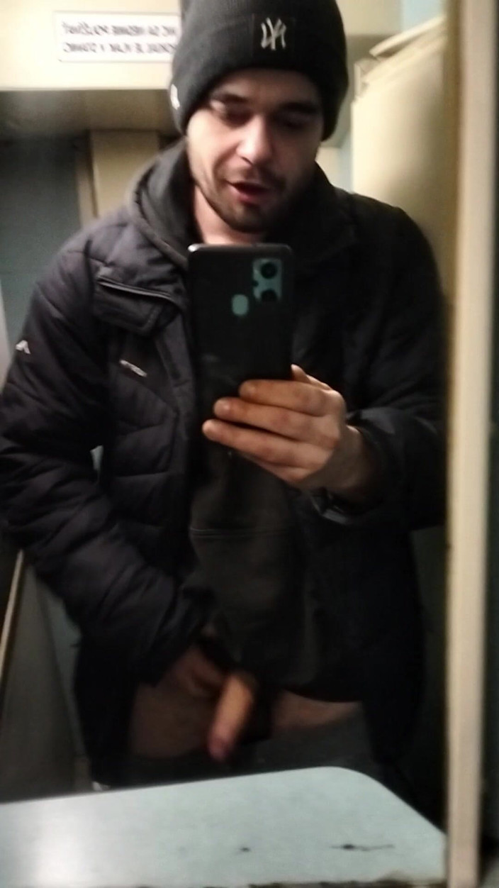 jerkofflover: मैंने ट्रेन से लंबी यात्रा की थी, इसलिए मैं खुद के साथ खेलने गई