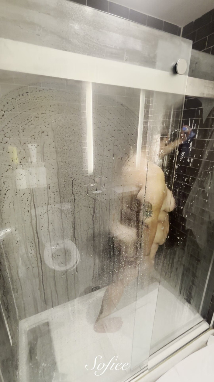 SofieeSoles: Watch Me Shower
