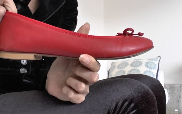Lady Victoria Valente: Lederfüße Geruch von Leder-ballerinen, POV, WICHsanleitung, Lady Victoria Valente