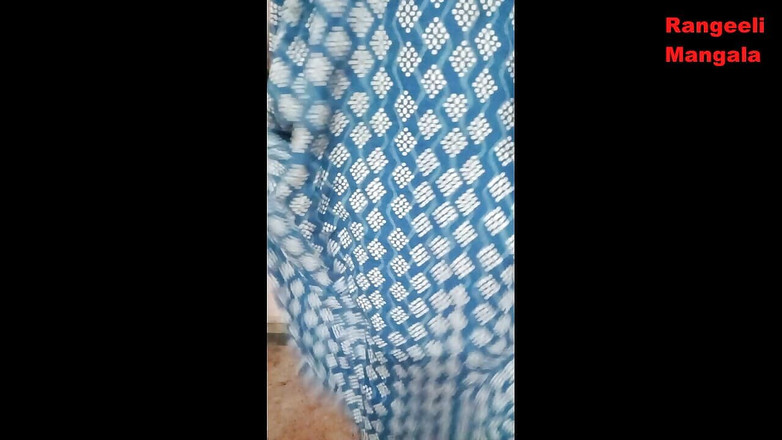 Rangeeli_Mangala: Desi žena v domácnosti v šatech