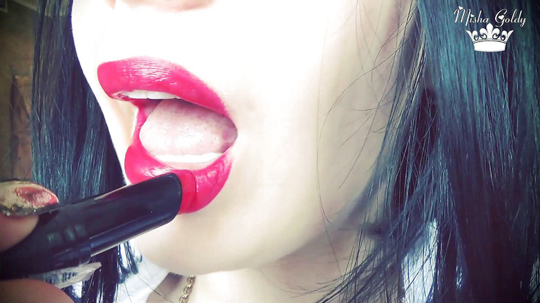 Goddess Misha Goldy: Labbra rosse viziose che prendono in giro
