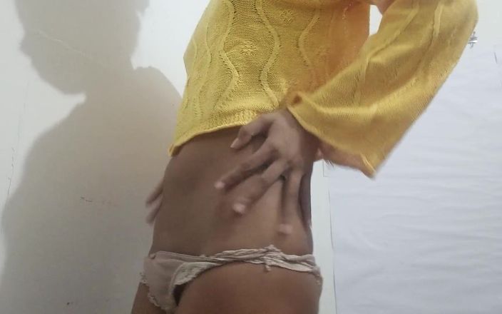 desigirl93: Calda ragazza carina squirta sgrillettando e giocando con la sua...