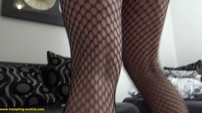 Femdom Austria: Teen-dom college girl trampling jogging in home gym!