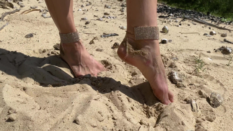 Secret Crush: SecretCrush4K - Oiled model pees squirts &amp; anal creampies on beach!