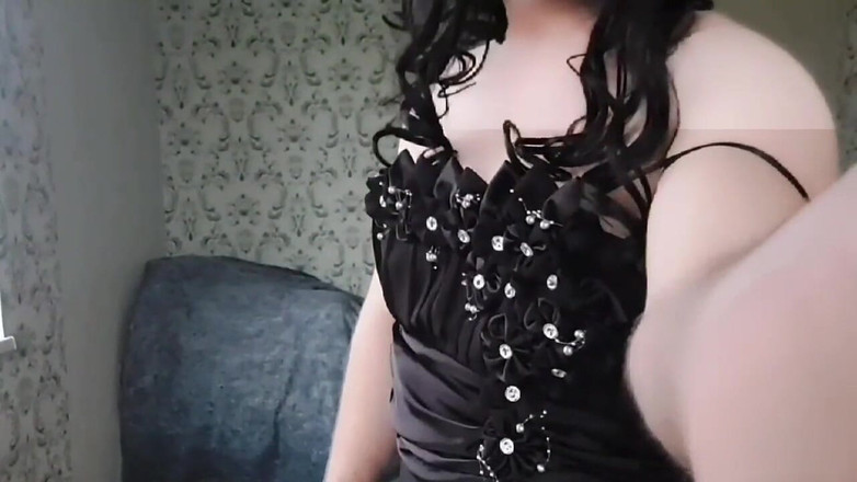 Kitty_Cross: 可爱的人妖宝贝面对白色身体热辣的舞者人妖模型自制脱衣舞素人舞者