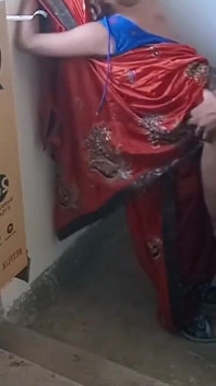 Wer auch immer zu Bhabhis haus geht, Bhabhi wird von allen gefickt