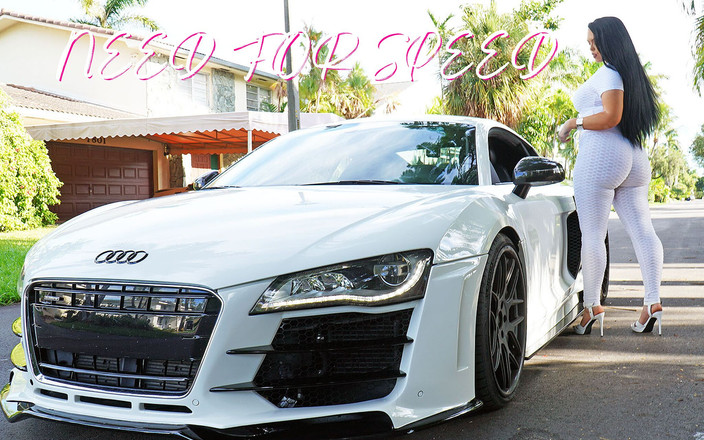 Pawg Queen: Pawg Queen - Ryan Smiles mengusik tetek semasa memandu