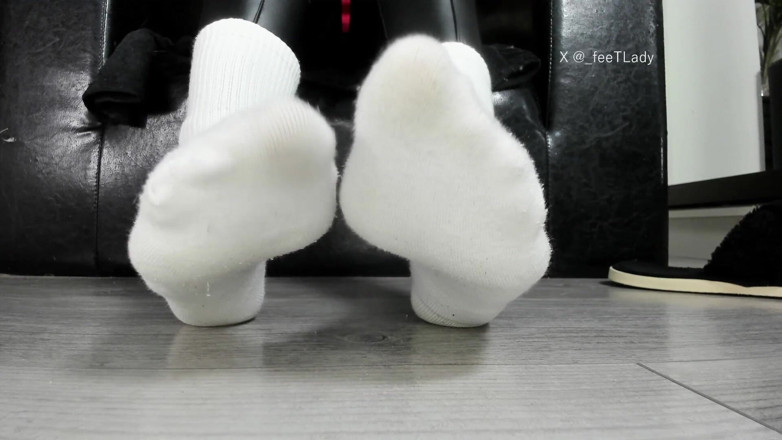 Feet lady: Smell Socks