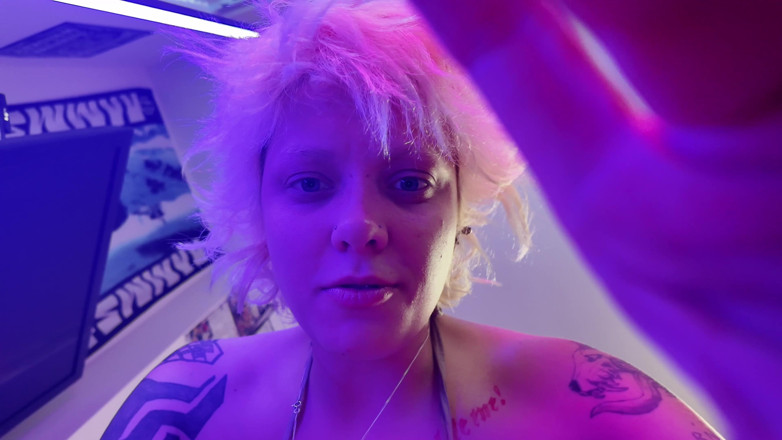 Glitterqueen1999: My Bfs Tiny BFF Giantess