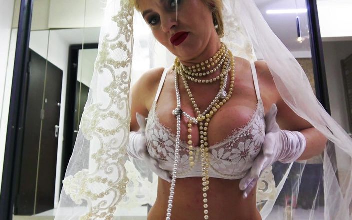 Goddess Celine: Fantezie cu mama vitregă mireasă