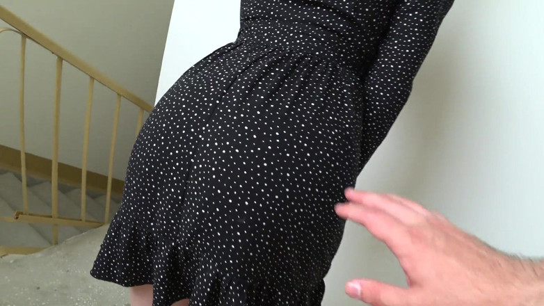 Anny Walker: Manželka podvádí svého manžela s pracovním kolegou u vchodu do...