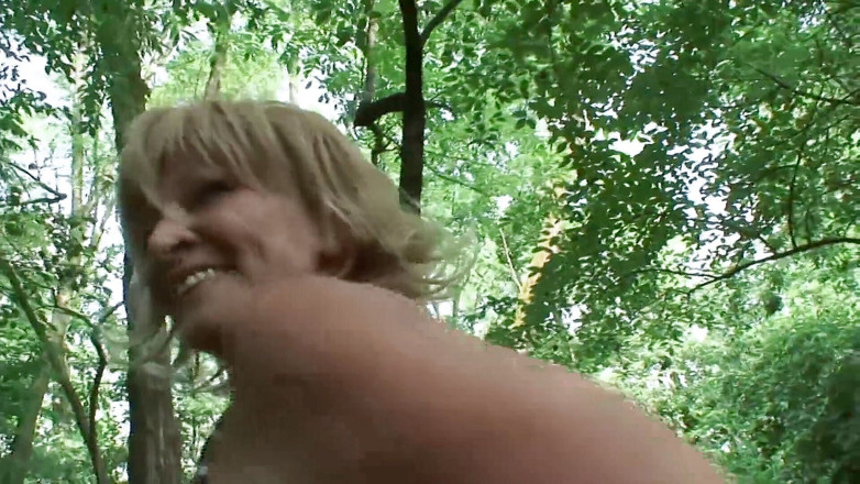 Mature Climax - 100% Mature Videos: Зріла блондинка жорстко трахається і отримує крем для її цицьок