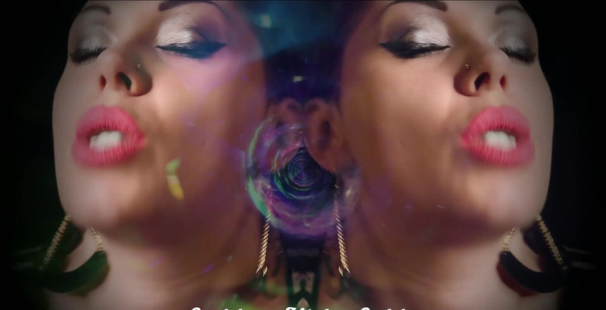 Goddess Misha Goldy: Я приведу тебя в глубокий покорный транс! Посмотри на мои красивые губы, лицо, глаза, сиськи! Я настоящая богиня!