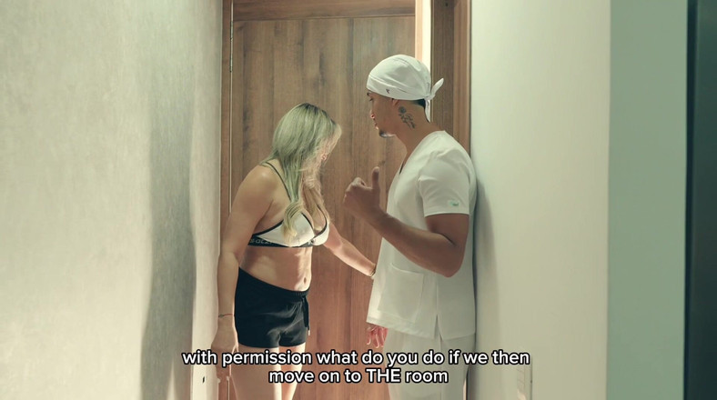 MilanRodriguez: बड़े स्तनों वाली चोदने लायक मम्मी अपने विश्वसनीय डॉक्टर को चोदने के लिए मनाती है, अपना वीर्य अपनी चूत में डालती है