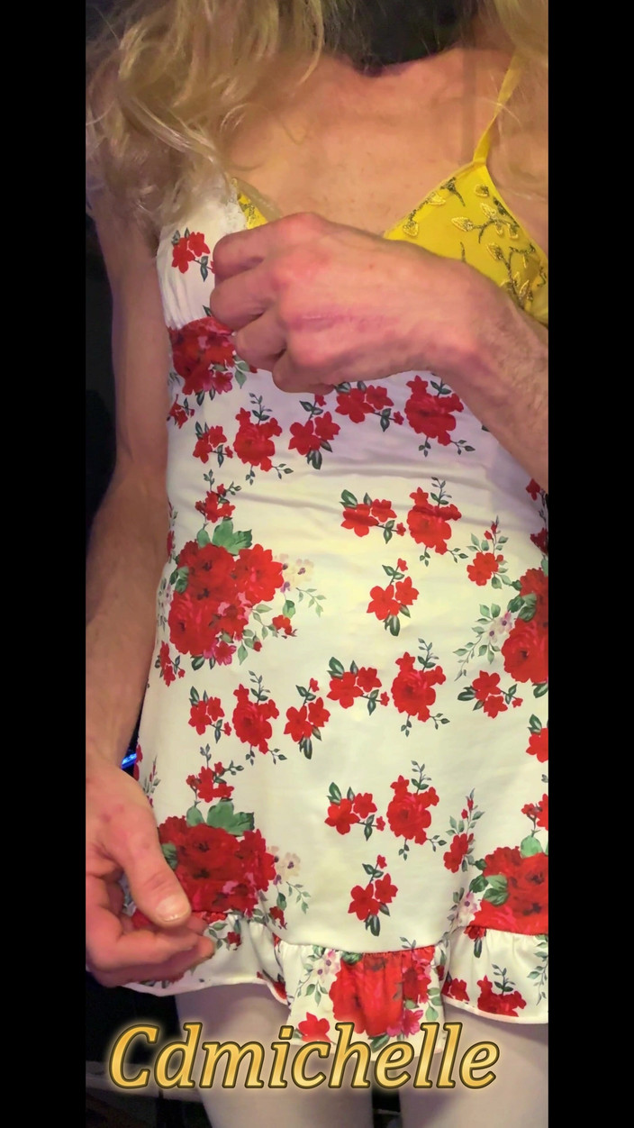 Sexy crossdresser wearing lingerie everything sexy: Travmichelle Indossa Un Abito Bianco Con Il Body Giallo Un...