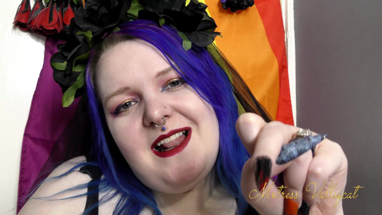 Mxtress Valleycat: Blow my nails