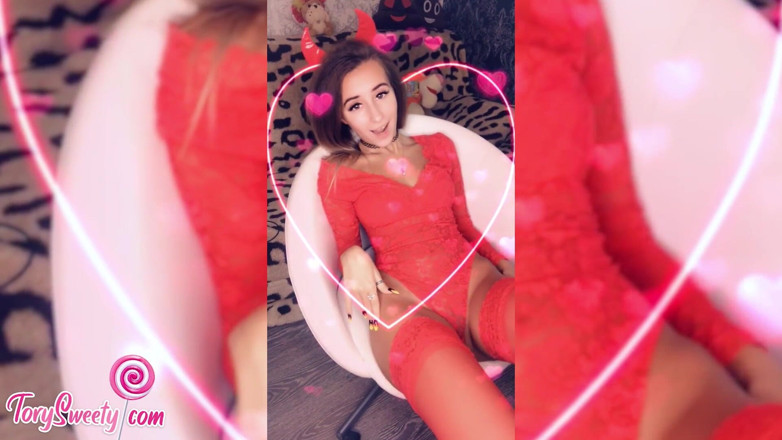 Tory Sweety: Ragazza che gioca con la figa bagnata e ha un...