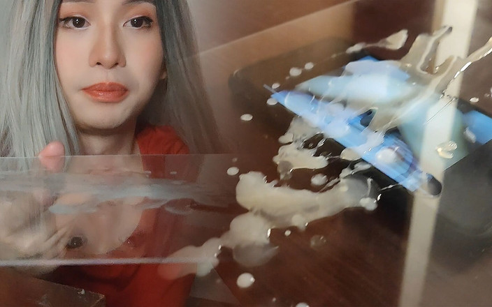 LolaCD: S006 - cum två gånger på akryl och äter det