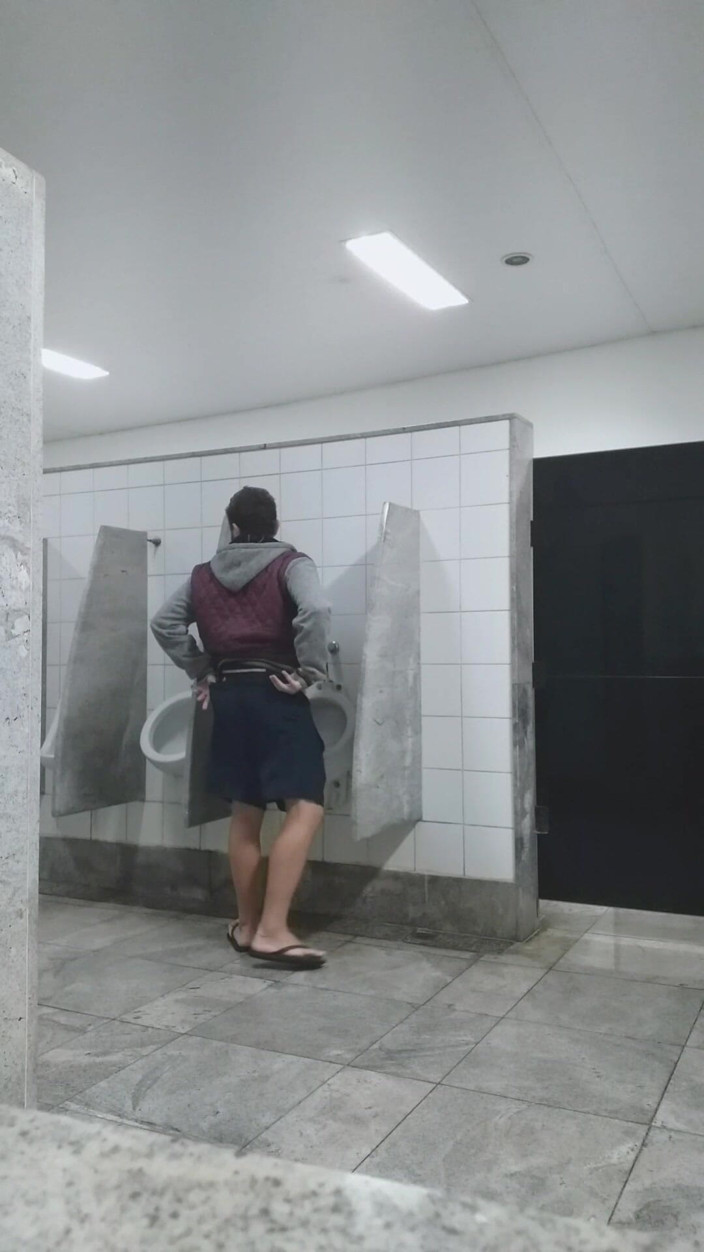 Marcosninfo: Ich Habe Mich Auf Der Toilette Des Busbahnhofs Präsentiert Und...
