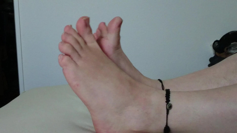 Carmen_Nylonjunge: Kaki kosong saya yang hodoh di atas katil