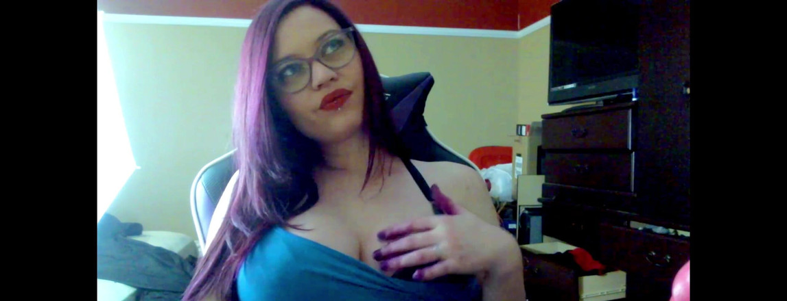 Kira Burn: Toket besar sensual