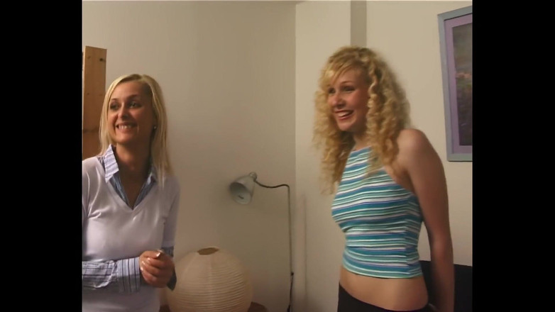 My first cock: Ruiva com corpo lindo é persuadida a se despir na frente...