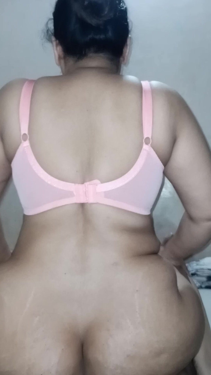 Yasmeen: Sentado en tierra y divirtiéndose