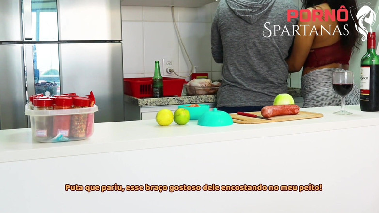 Julia Carioca: Anh rể giúp tôi chuẩn bị bữa tối Giáng sinh