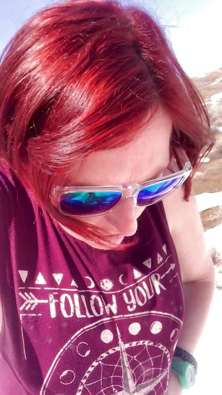 MistressWriggler: 黄色い雪を食べないでください - レイチェル・リグラーが小便をするために携帯電話にしゃがんでいるときに作成された場合を除きます