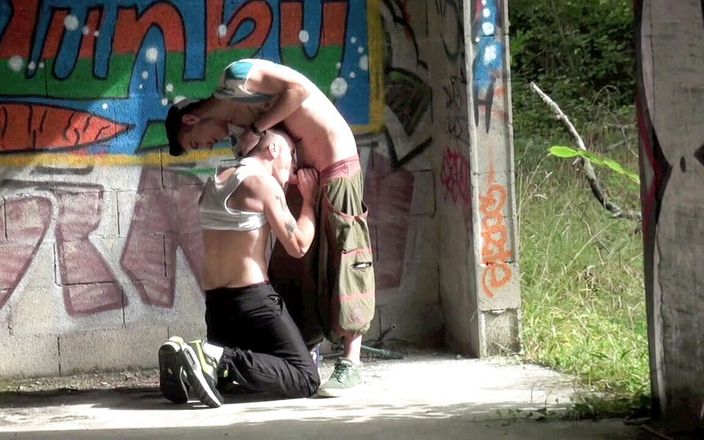 FIRST SEX EXPERIENCE WITH BOY: Yougn gay fucked by straight boy outdoor