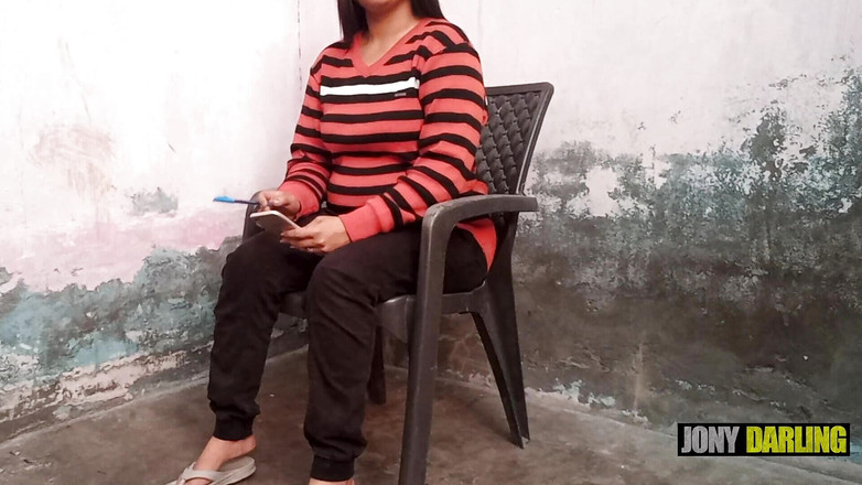 Jony Darling: 辅导女士测试了她学生的阴茎