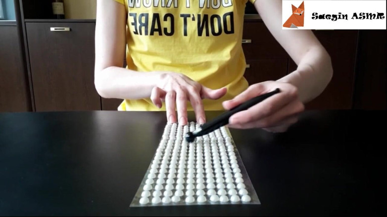 Saegin: 1[ASMR] Scratching rhinestones (no talking)