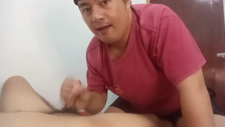 Talahib23: Este atât de delicios să adânc în gât o pulă amestecată...