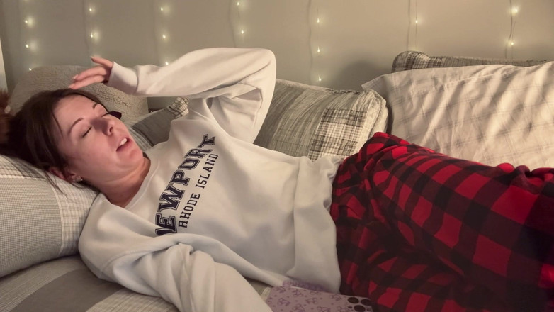 Nadia Foxx: 在你的房间里找到你继妹的玩具导致对抗