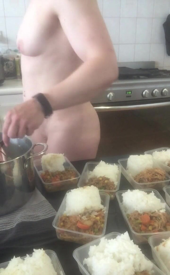 Michellexm: Nackte Essens-Vorbereitung bis zum ende, ich fange an, mit mir...