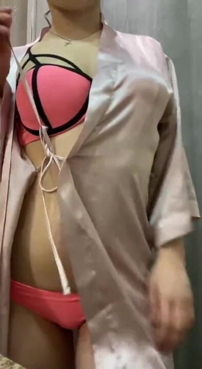 Fluffy bun: Hot bitch undresses pink dressing gown