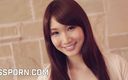 Go Sushi: Hete Japanse tiener +18 Mikuni Maisaki bij haar eerste pornovideo