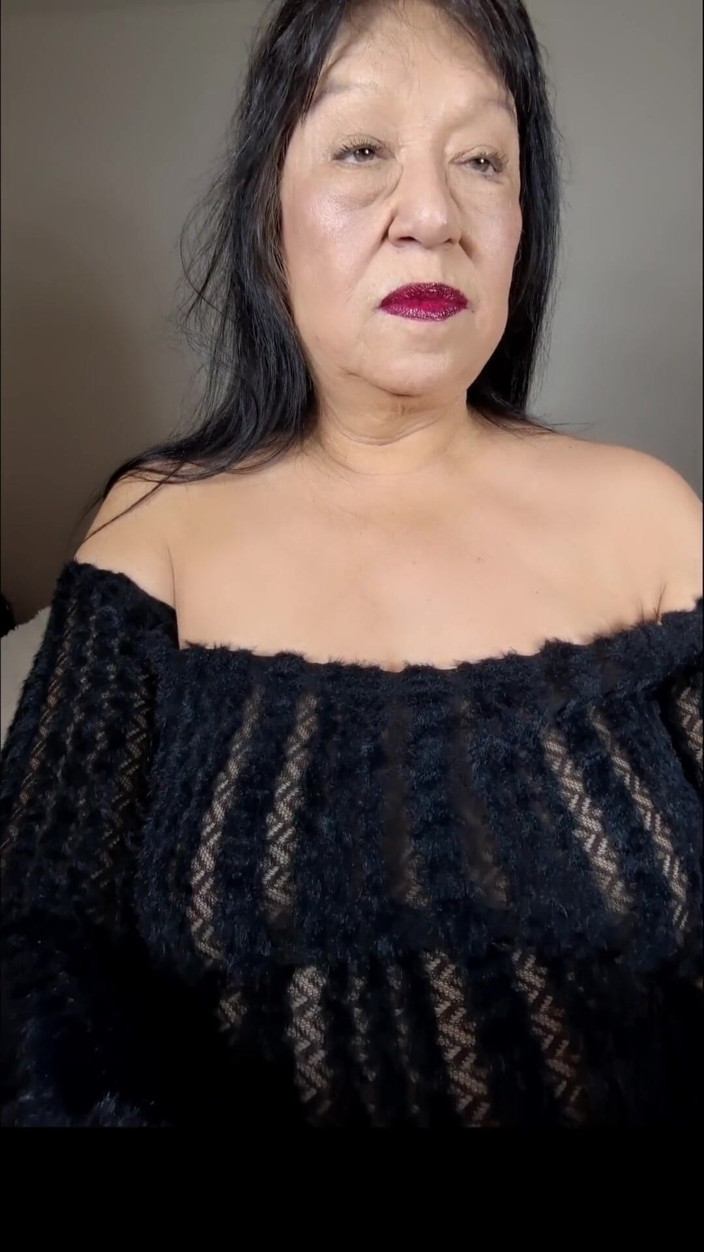 Zilah Luz: Anyone Like Watching Anal Masturbation with My Dildo While Wearing...