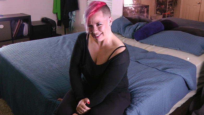Suck Sluts and Blowjob Bitches: Real couple fucks at home
